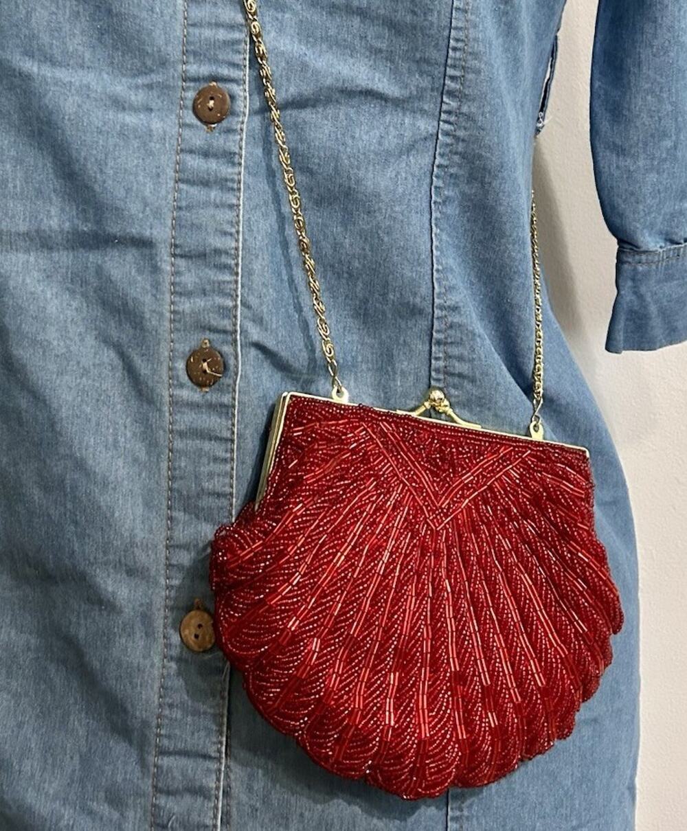 Vintage La Regale Red Beaded Clam Shell Evening Bag Clutch KISS Lock Glam Formal